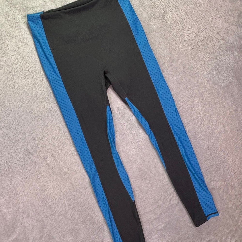 Fabletics Womens Leggings Medium Onyx Riptide Motion365+ High Waisted Mesh Panel
